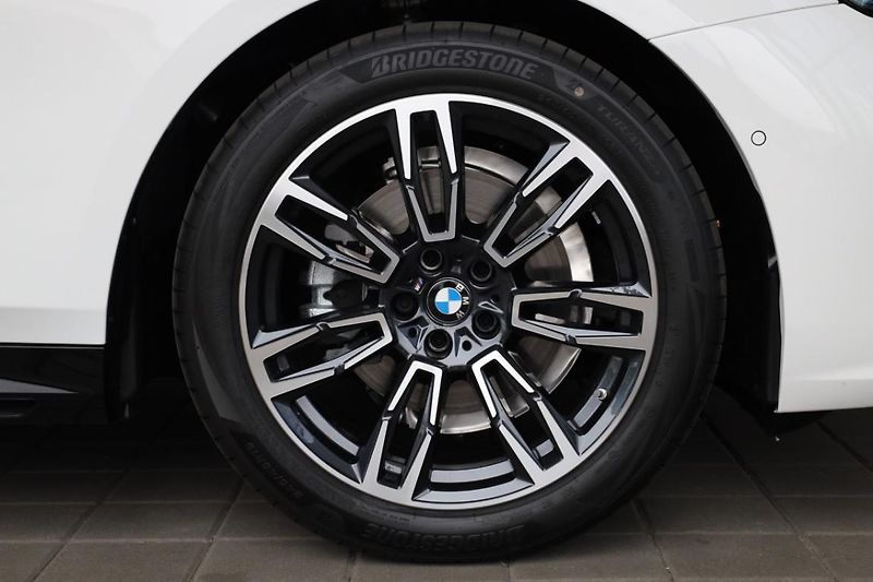 BMW Řada 5 520d xDrive - fotka 7 z 18