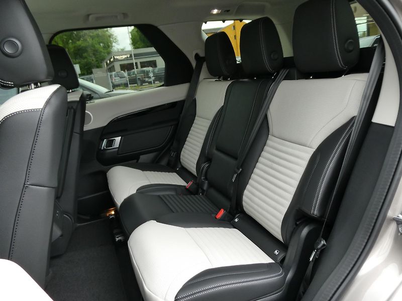 Land Rover Discovery (2026) 5 3,0  S D250 - fotka 16 z 39
