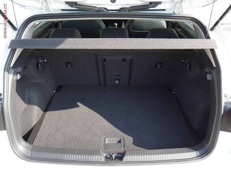 Volkswagen Golf (2023) 1.0TSi, 2.maj,ČR, Life, LED - fotka 7 z 18