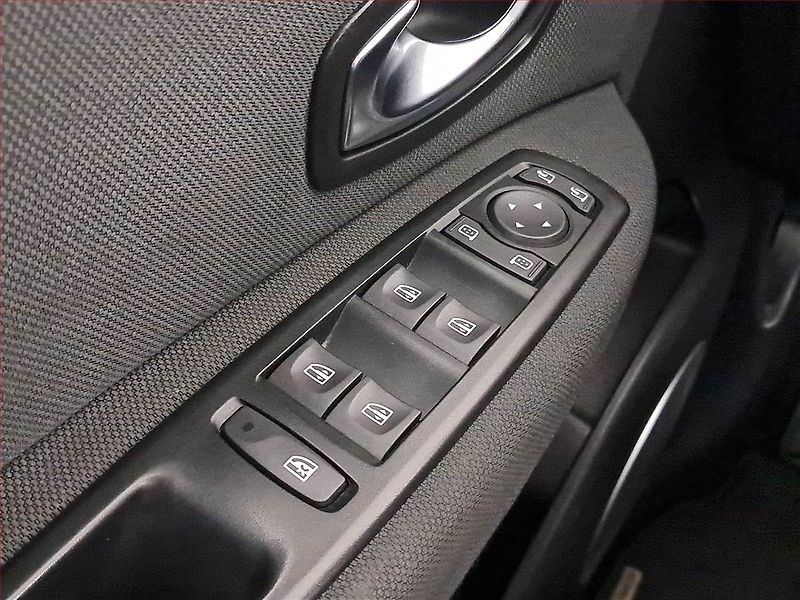 Renault Scénic (2010) 1.9 dCi, Serv.kniha, Tempomat - fotka 18 z 19