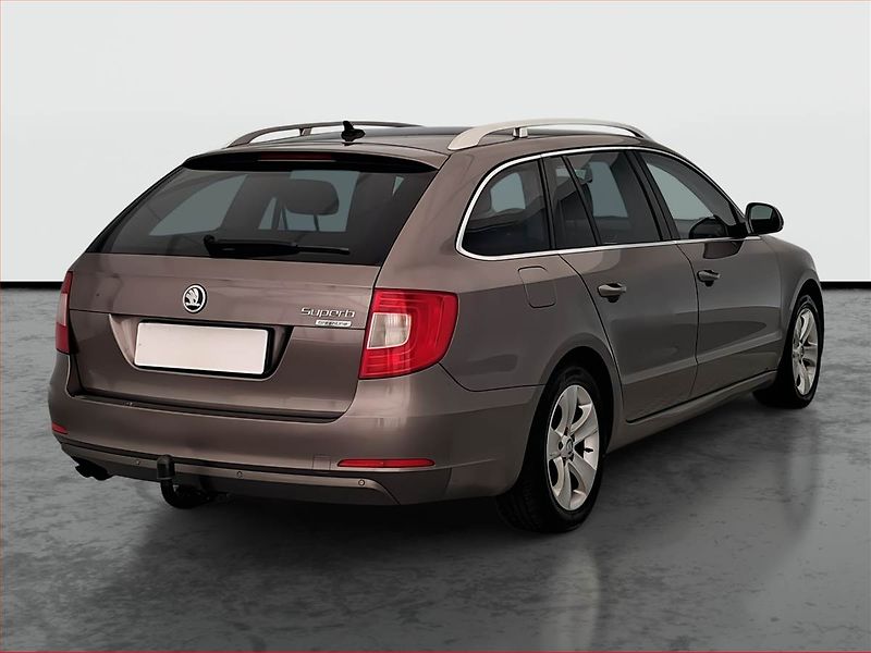 Škoda Superb (2011) Ambition Plus 1.6 TDI, Navi - fotka 5 z 20