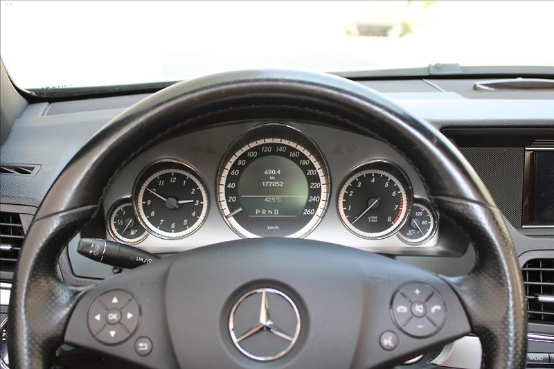 Mercedes-Benz Třídy E 200 CGI / 135 KW / CABRIO - fotka 16 z 32