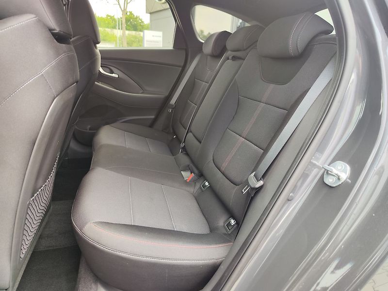 Hyundai i30 1.5 T-GDi/103kW N-Line DCT - fotka 13 z 31