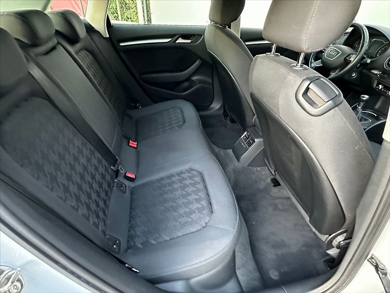 Audi A3 1,6 81kW  Sportback - fotka 14 z 45
