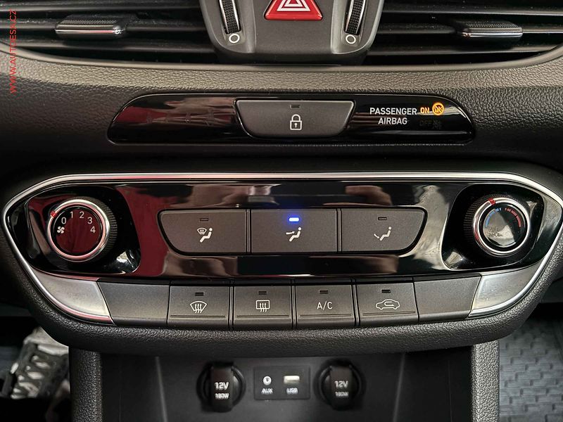 Hyundai i30 (2019) 1.4 T-GDi, 1.maj,ČR, Trikolor - fotka 14 z 15