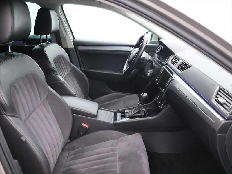Škoda Superb 2,0 TDI 140kW 4x4 DSG Style CZ - fotka 13 z 34