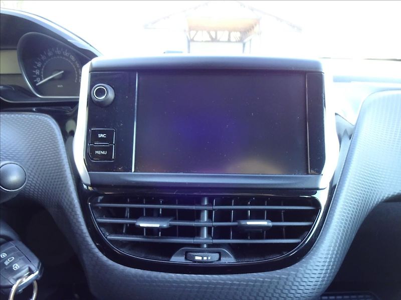 Peugeot 2008 1,2i 61kW - fotka 35 z 55