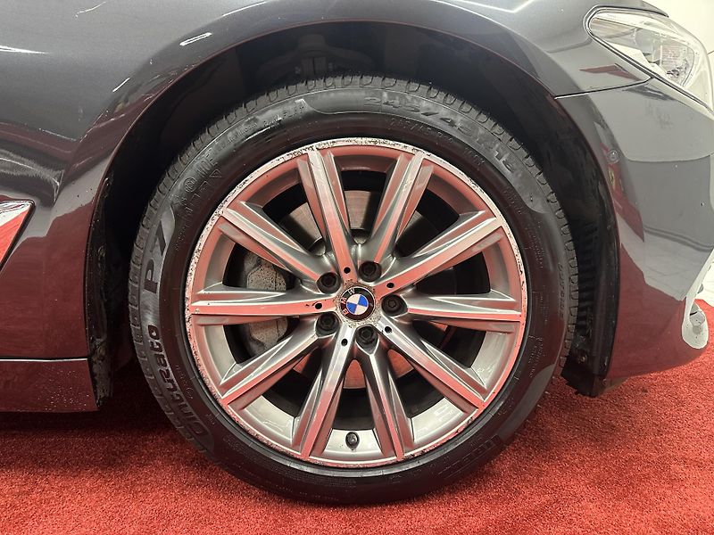 BMW Řada 5 (2018) 530d xDrive*HUD*PANO*KEYLESS - fotka 15 z 20