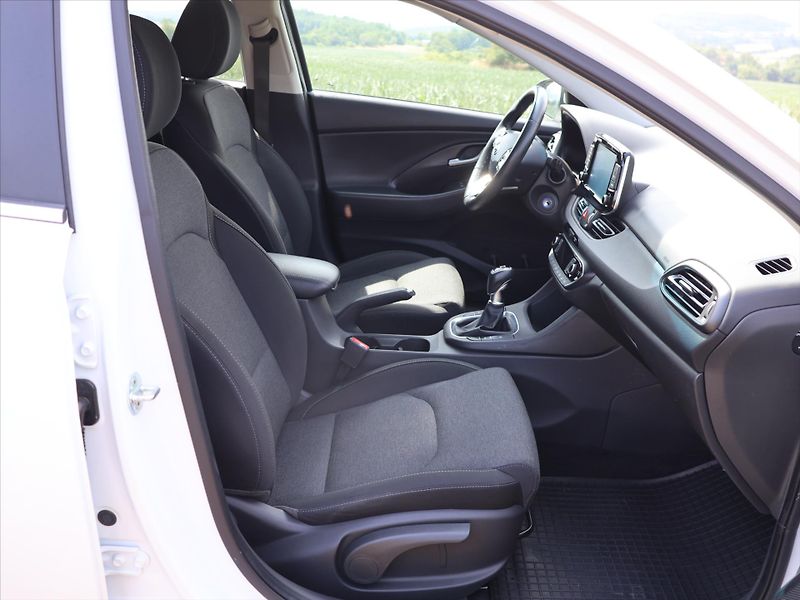 Hyundai i30 1,0 T-GDI 88kW Smart 1.Maj DPH - fotka 12 z 31