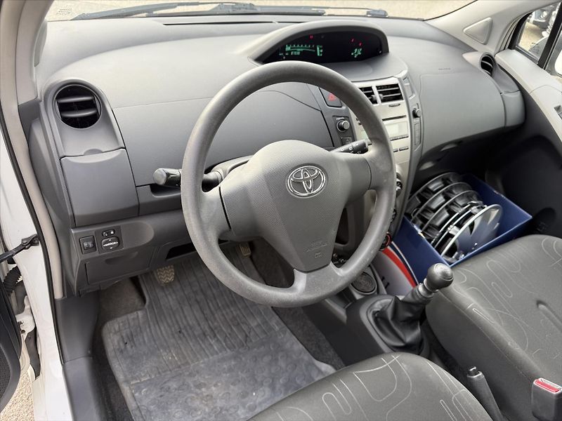 Toyota Yaris 1,3 Terra Cool - fotka 7 z 14