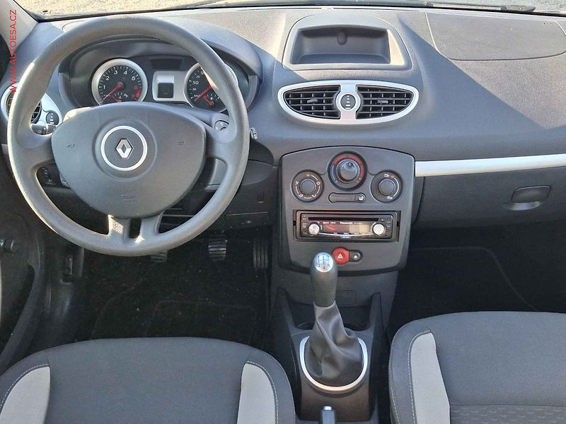 Renault Clio (2011) 1.2i - fotka 8 z 14