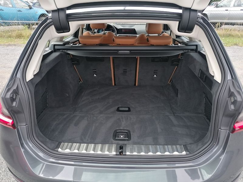 BMW Řada 3 (2022) 2.0 318IA 115kW Kůže - fotka 29 z 36