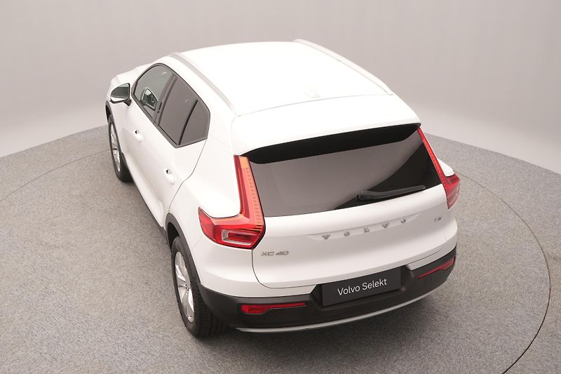 Volvo XC40 T3 MOMENTUM REZERVACE - fotka 14 z 47