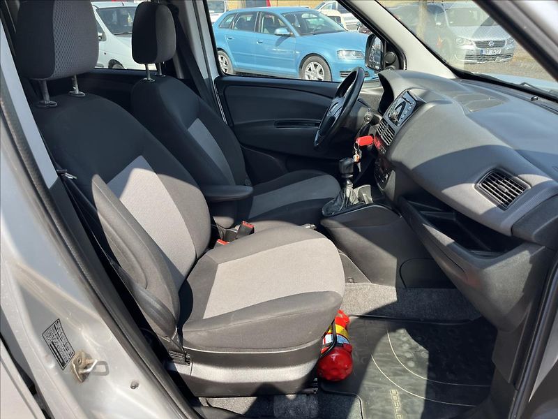 Fiat Dobló 1,4 i CNG EMOTION KLIMA SERVIS - fotka 11 z 42