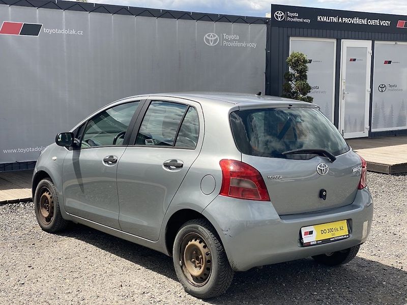 Toyota Yaris 1.0i, ČR, manual, STK - fotka 5 z 11