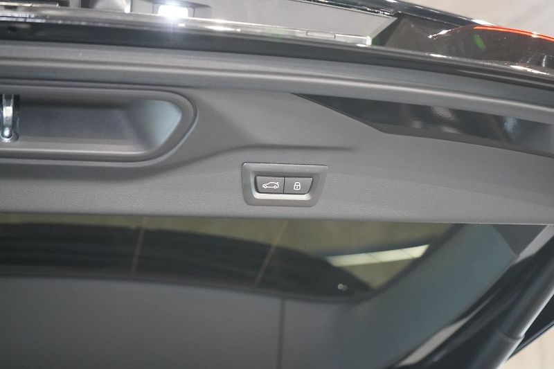 BMW X7 M60i xDrive, Masáž, Skylounge - fotka 17 z 50