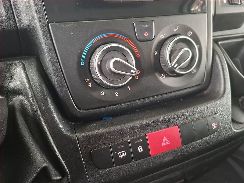 Peugeot Boxer (2018) 2.0 BlueHDi, Valník, ČR - fotka 14 z 18
