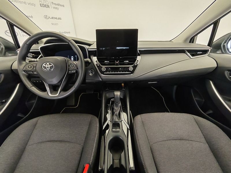Toyota Corolla 1.8 Hybrid Comfort e-CVT sedan - fotka 10 z 36