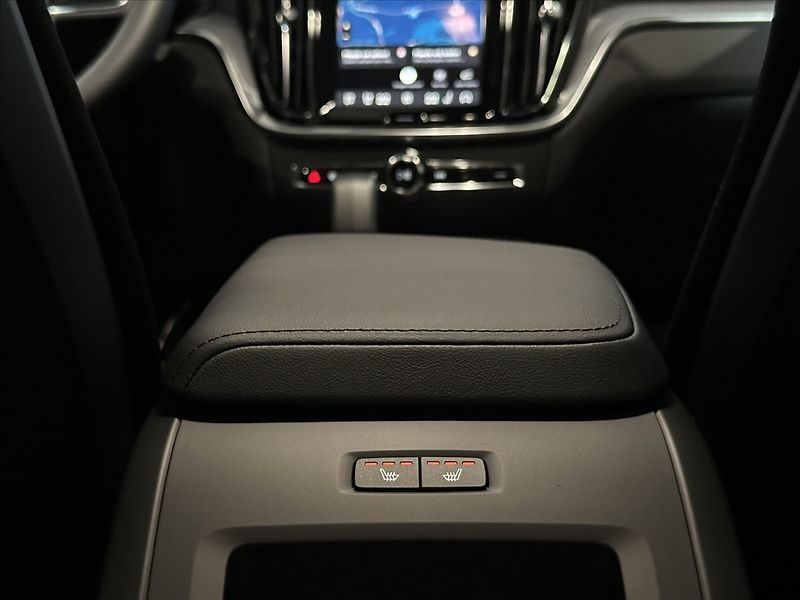 Volvo V60 (2026) 2,0 B4  Core - fotka 37 z 38