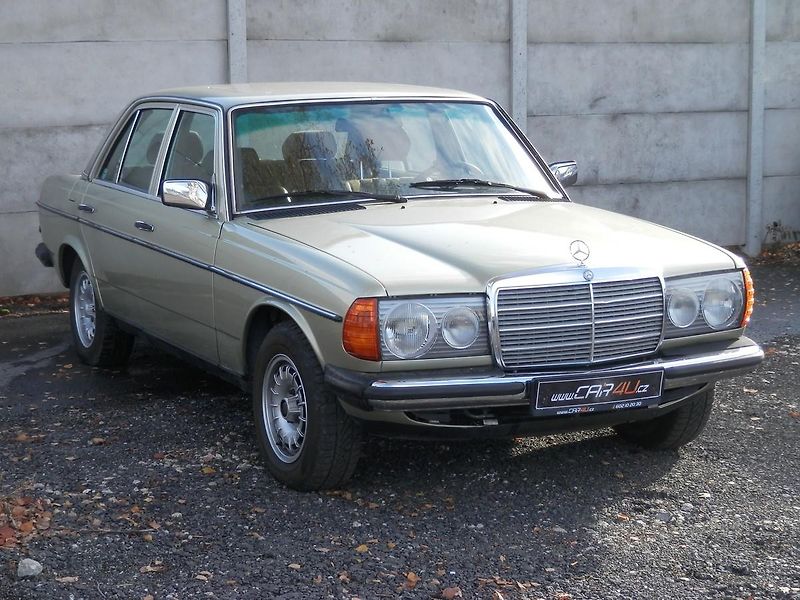 Mercedes-Benz 123 230E AUTOMAT - fotka 3 z 36