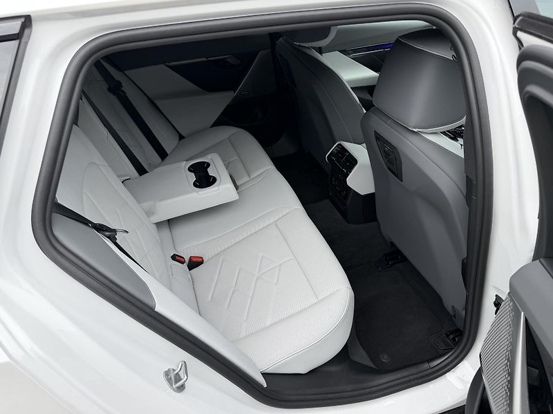 BMW Řada 5 540D xDRIVE M SPORT Individual - fotka 32 z 37