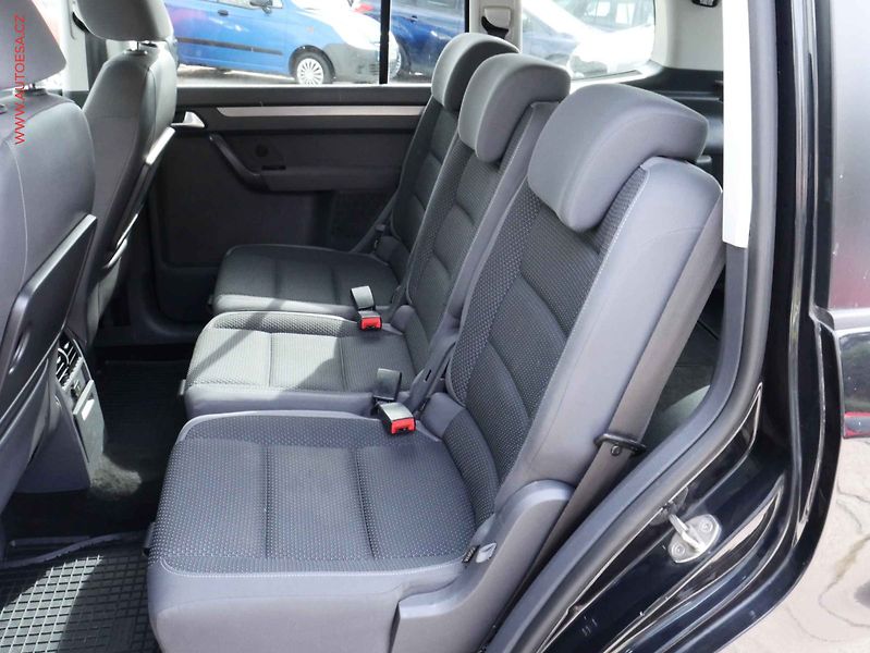 Volkswagen Touran (2012) 2.0 TDi, 1.maj, AC, park - fotka 10 z 18