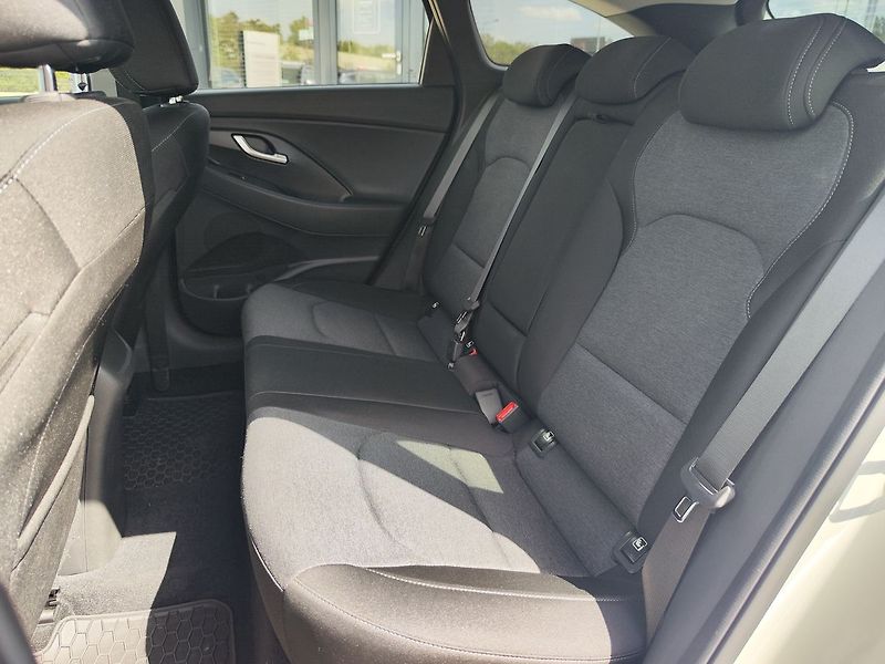 Hyundai i30 1.5 T-GDI/117kW Smart DCT - fotka 10 z 32