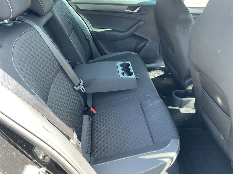 Škoda Rapid 1,2 TSi 66kw Style Radar Klima - fotka 12 z 37