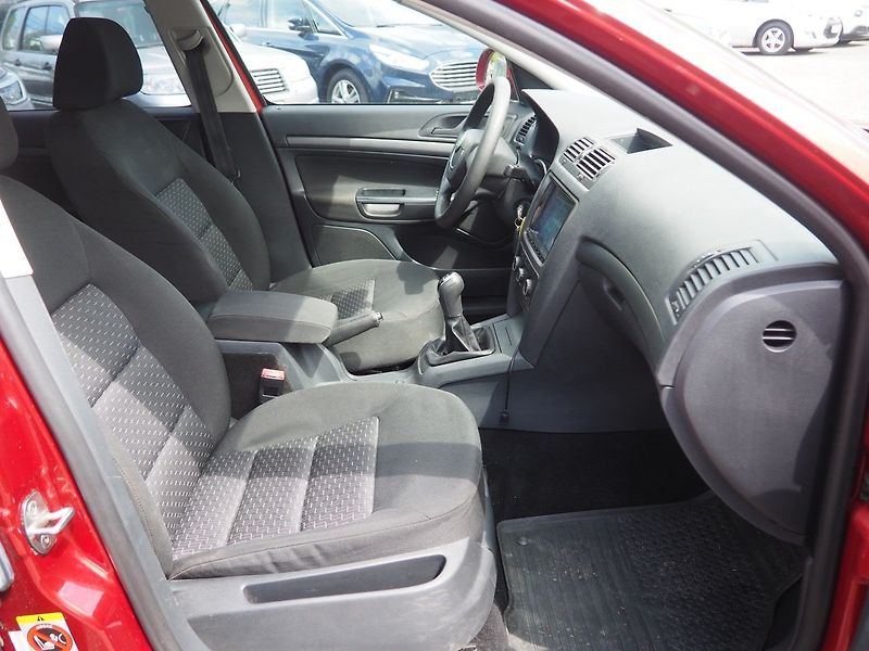 Škoda Octavia (2010) 1.9 TDI, 77 kW, Ambiente - fotka 19 z 34