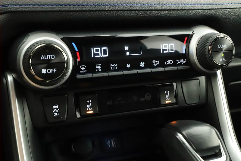 Toyota RAV4 (2023) 2.5 Hybrid - fotka 17 z 20