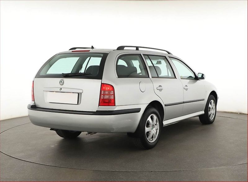 Škoda Octavia (2002) 1.9 TDI , 4X4, ČR,1.maj - fotka 5 z 11
