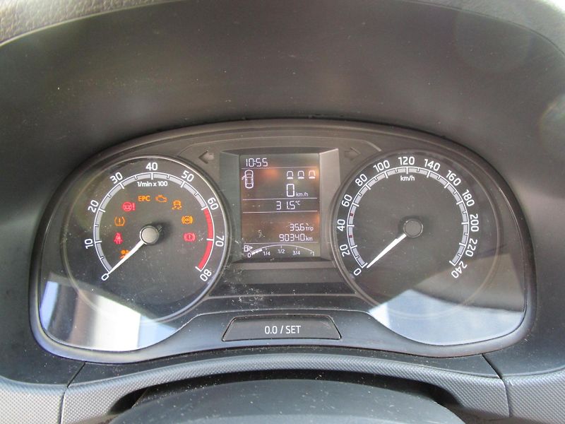 Škoda Fabia 1,0 TSI-70KW-ZÁNOVNÍ STK+OLEJ - fotka 10 z 12