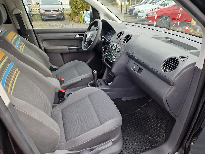 Volkswagen Caddy 1,6TDI 7 SEDADEL SENZORY - fotka 11 z 20