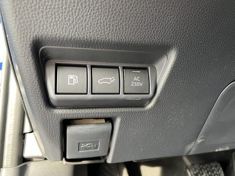 Toyota Prius 2.0L PHEV Executive - fotka 21 z 31
