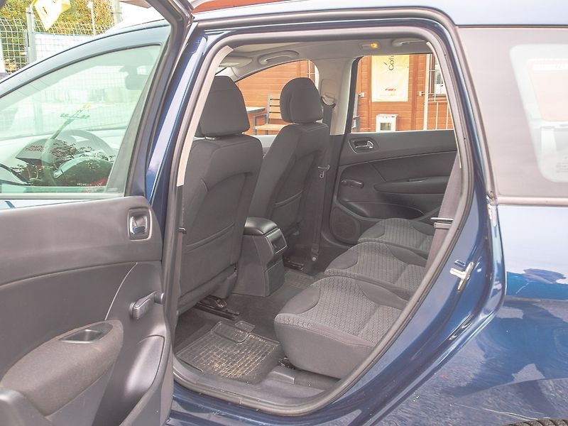 Peugeot 308 (2009) 1.6HDI 80KW SW  – PANORAMA - fotka 33 z 47