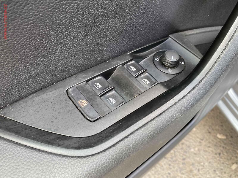 Škoda Superb (2015) 2.0 TDi, ČR, Active - fotka 13 z 16