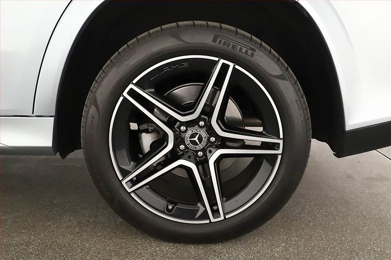 Mercedes-Benz GLS (2021) 580 4MATIC - fotka 12 z 21