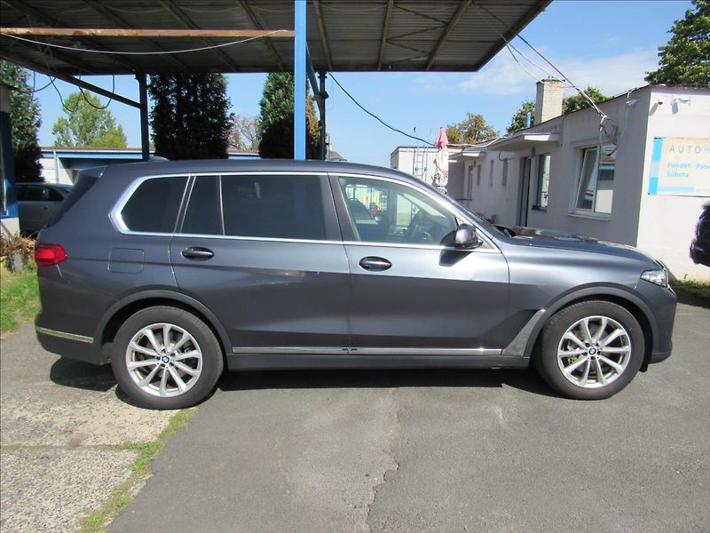 BMW X7 3,0 d xDrive30d 195 kW 7 míst - fotka 8 z 44