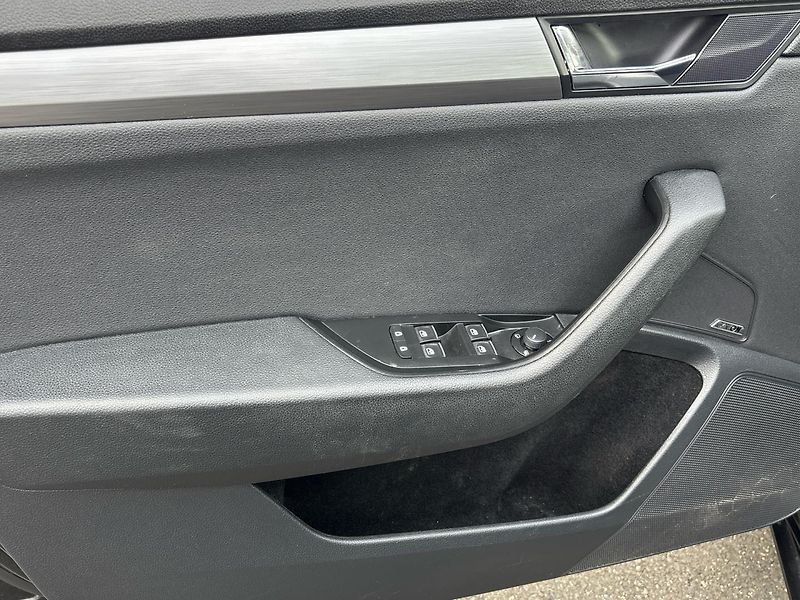 Škoda Superb STYLE DSG - fotka 13 z 25