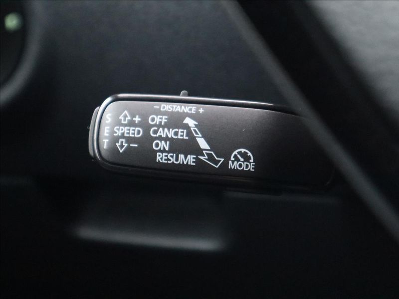 Škoda Octavia 2,0 TDi DSG Style ACC LED - fotka 12 z 41