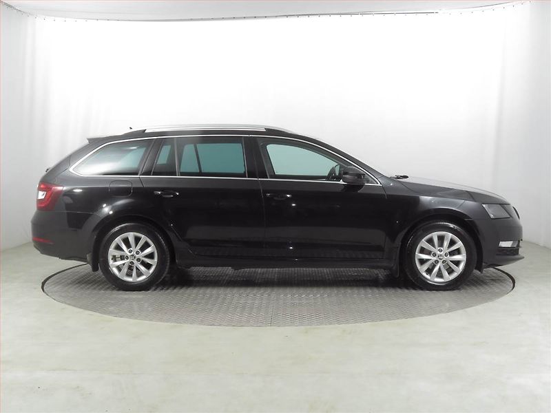 Škoda Octavia (2018) 1.6 TDI, Automat, Navi - fotka 6 z 25