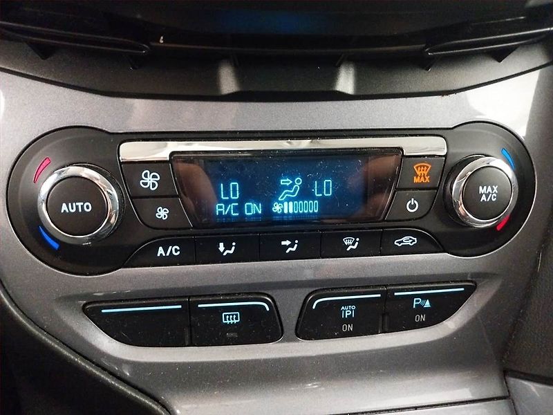 Ford Focus (2012) Titanium 2.0 TDCi, Serv.kniha - fotka 18 z 20
