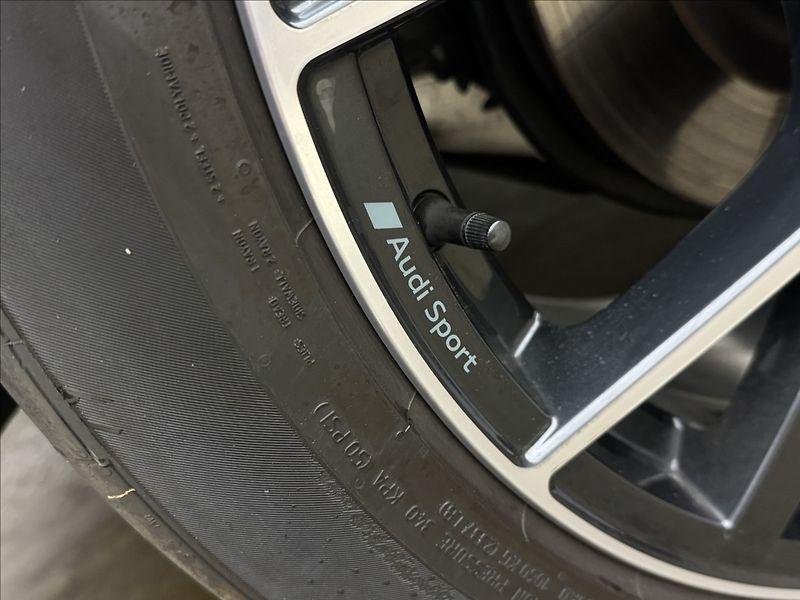 Audi Q8 3,0 S-LINE ZÁRUKA HUD B&O TZ - fotka 49 z 52
