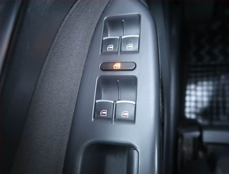 Volkswagen Touran (2013) Comfortline 2.0 TDI, Automat - fotka 15 z 15