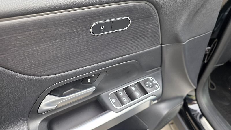Mercedes-Benz EQB (2022) 300 4matic SoH 95,5% - fotka 16 z 34