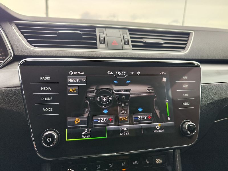Škoda Superb 2.0 TDI/110kW Style DSG - fotka 23 z 35