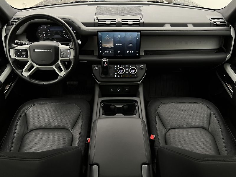 Land Rover Defender 110 D250 X-DYNAMIC HSE 1. maj - fotka 2 z 57