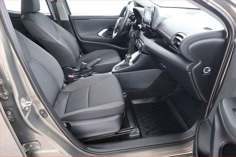 Toyota Yaris (2022) 1.5 VVT-i, Automat, ČR,1.maj - fotka 9 z 17