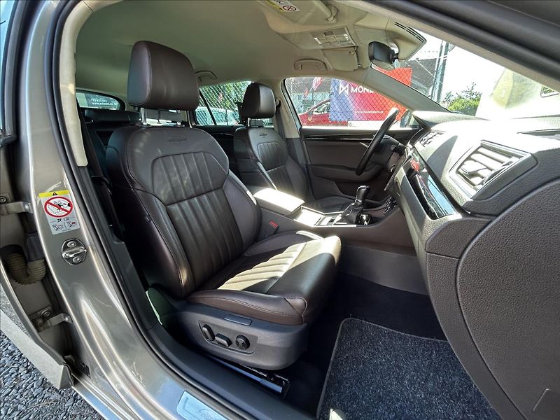 Škoda Superb 2,0 TDi 4x4  L&K DPH WEBASTO - fotka 31 z 50