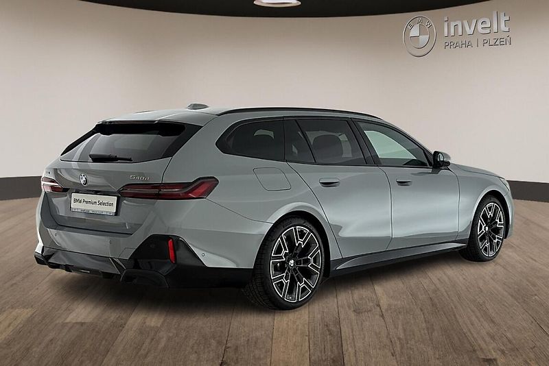 BMW Řada 5 540d xDrive Touring - fotka 3 z 24
